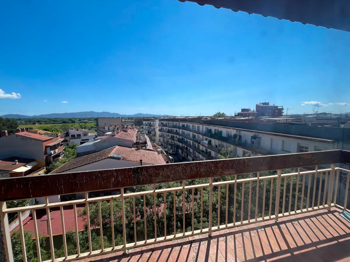 Vista exterior de Pis en venda en Figueres