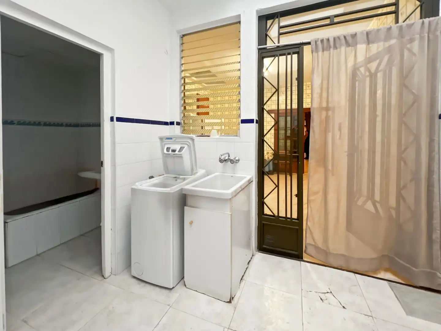 Badezimmer von Haus oder Chalet zum Verkauf in Almazora / Almassora mit Terrasse, Abstellraum und Balkon