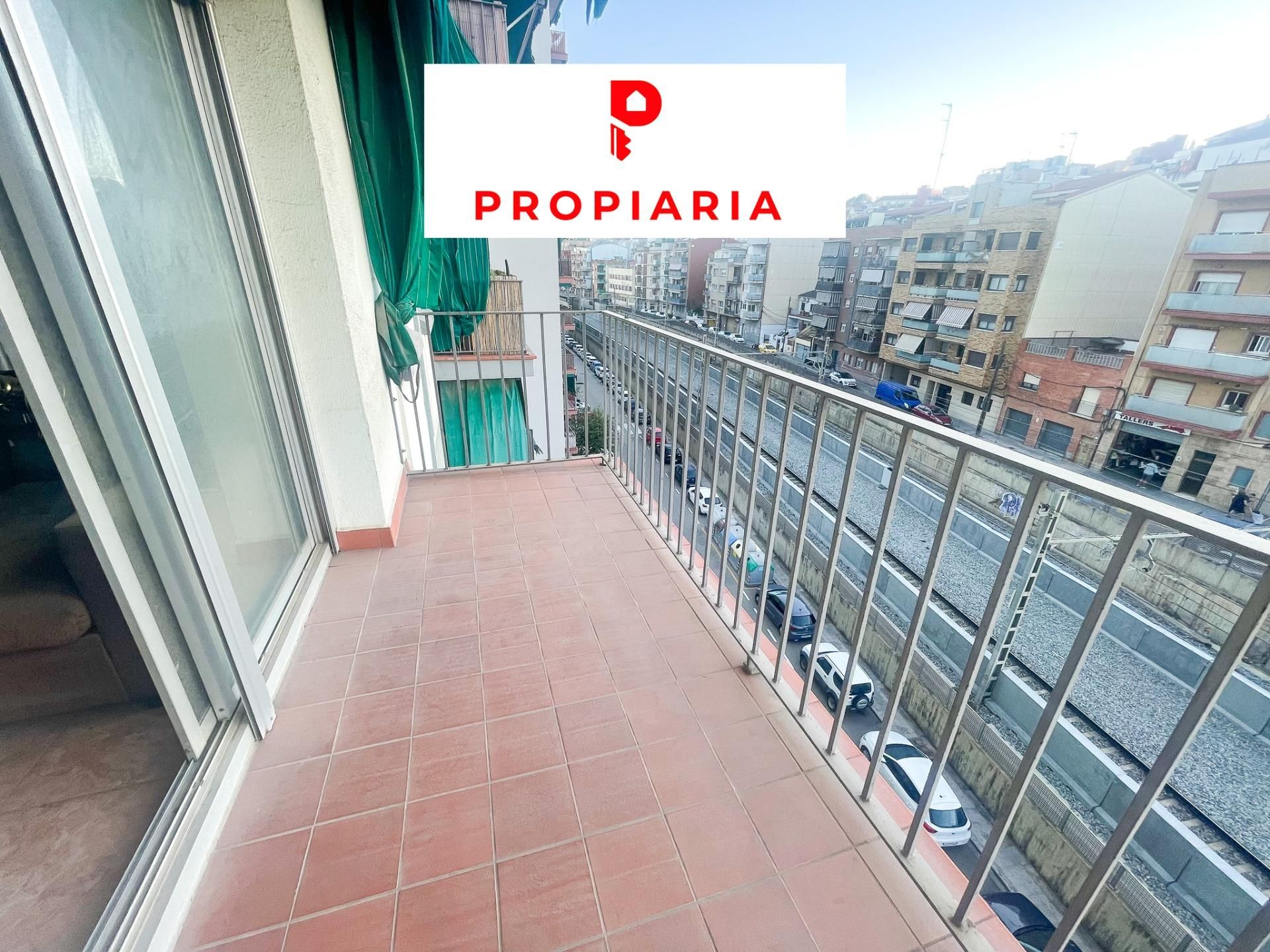 Exterior view of Flat for sale in Sant Vicenç Dels Horts  with Balcony