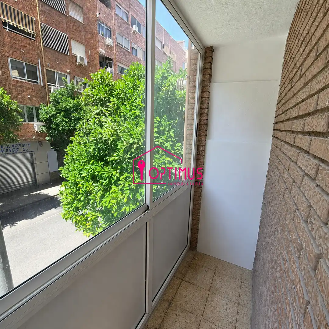 Exterior view of Apartments for sale in Valencia  with Air Conditioner, Oven and Balcony