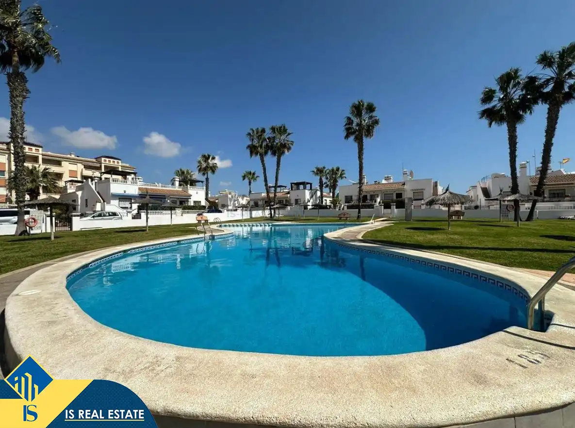 Apartamento con piscina en venta en Orihuela Costa