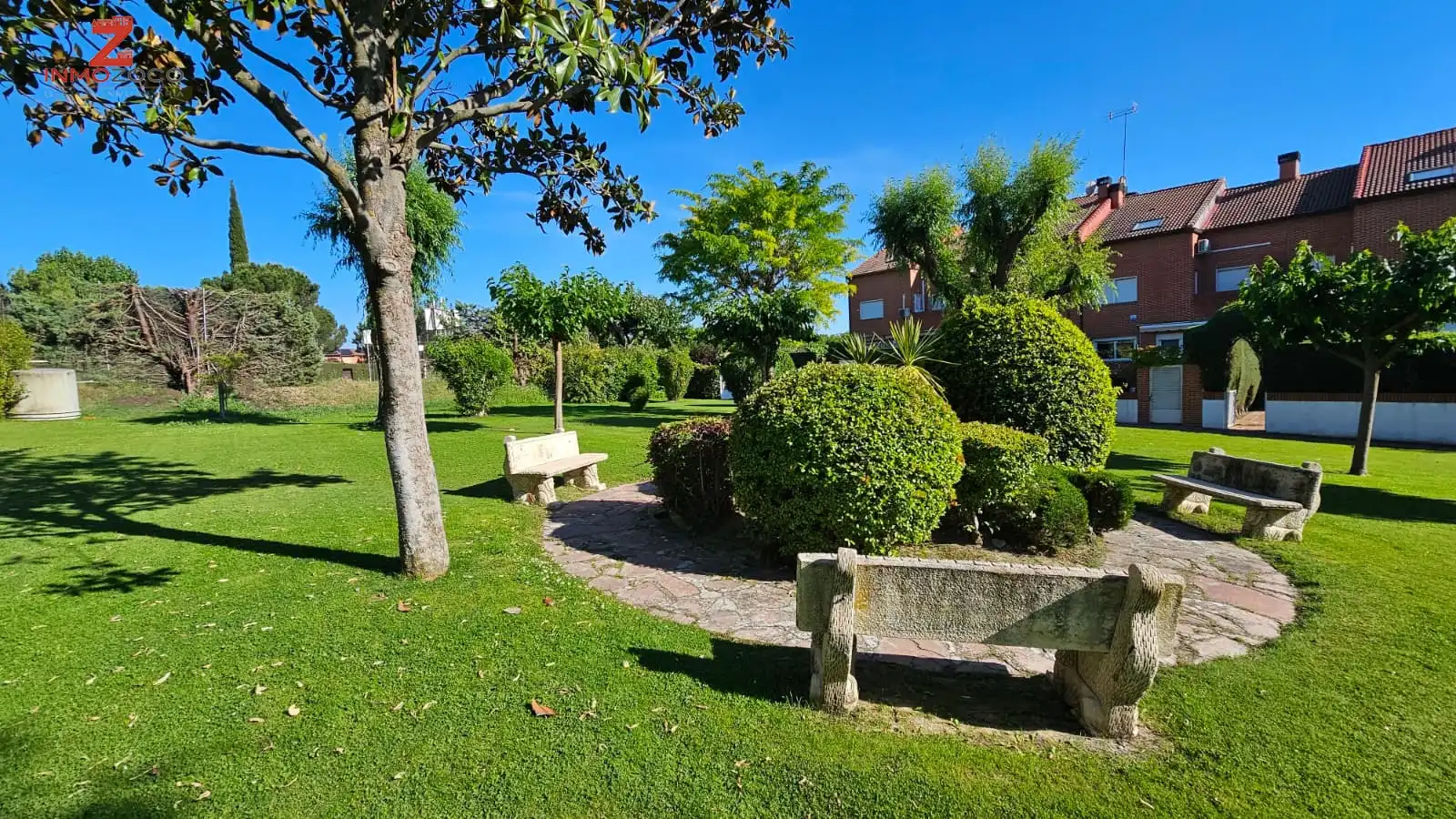 Jardí de Casa adosada en venda en Las Rozas de Madrid amb Aire condicionat, Calefacció i Jardí privat