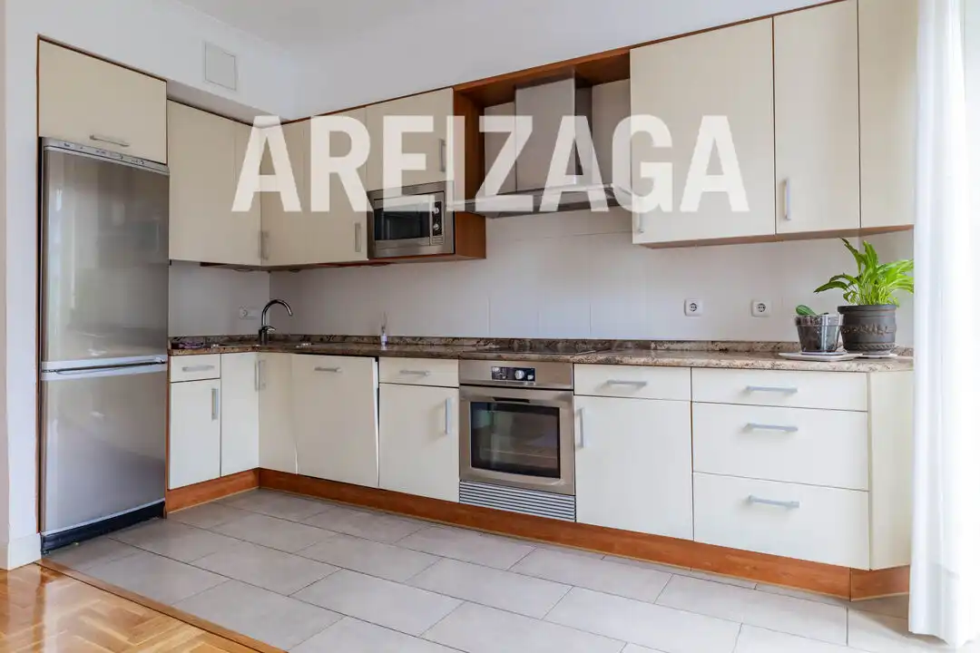 Cocina de Piso en venta en Donostia - San Sebastián  con Calefacción y Balcón