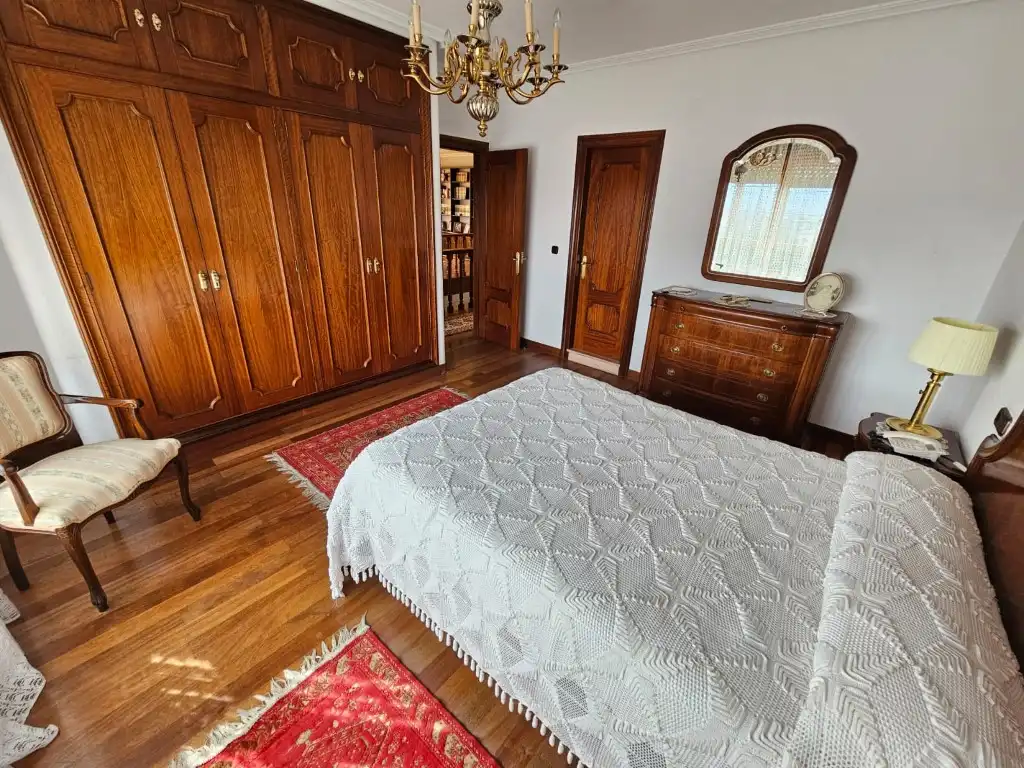 Habitación de Casa o chalet en venta en Avilés