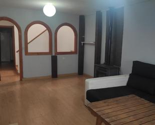 Sala d'estar de Casa o xalet en venda en Plasencia amb Calefacció, Terrassa i Moblat