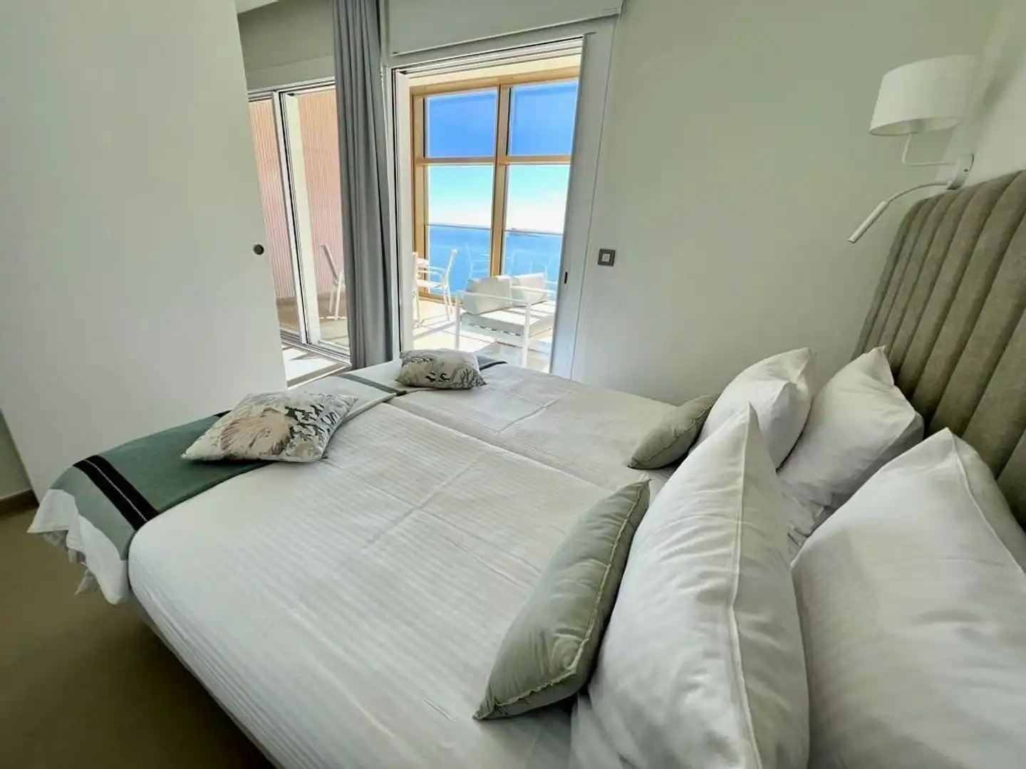 Dormitori de Casa o xalet de lloguer en Benidorm amb Aire condicionat, Jardí privat i Moblat
