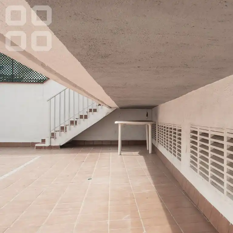 Piso en venta en L'Hospitalet de Llobregat con Parquet, Terraza y Balcón