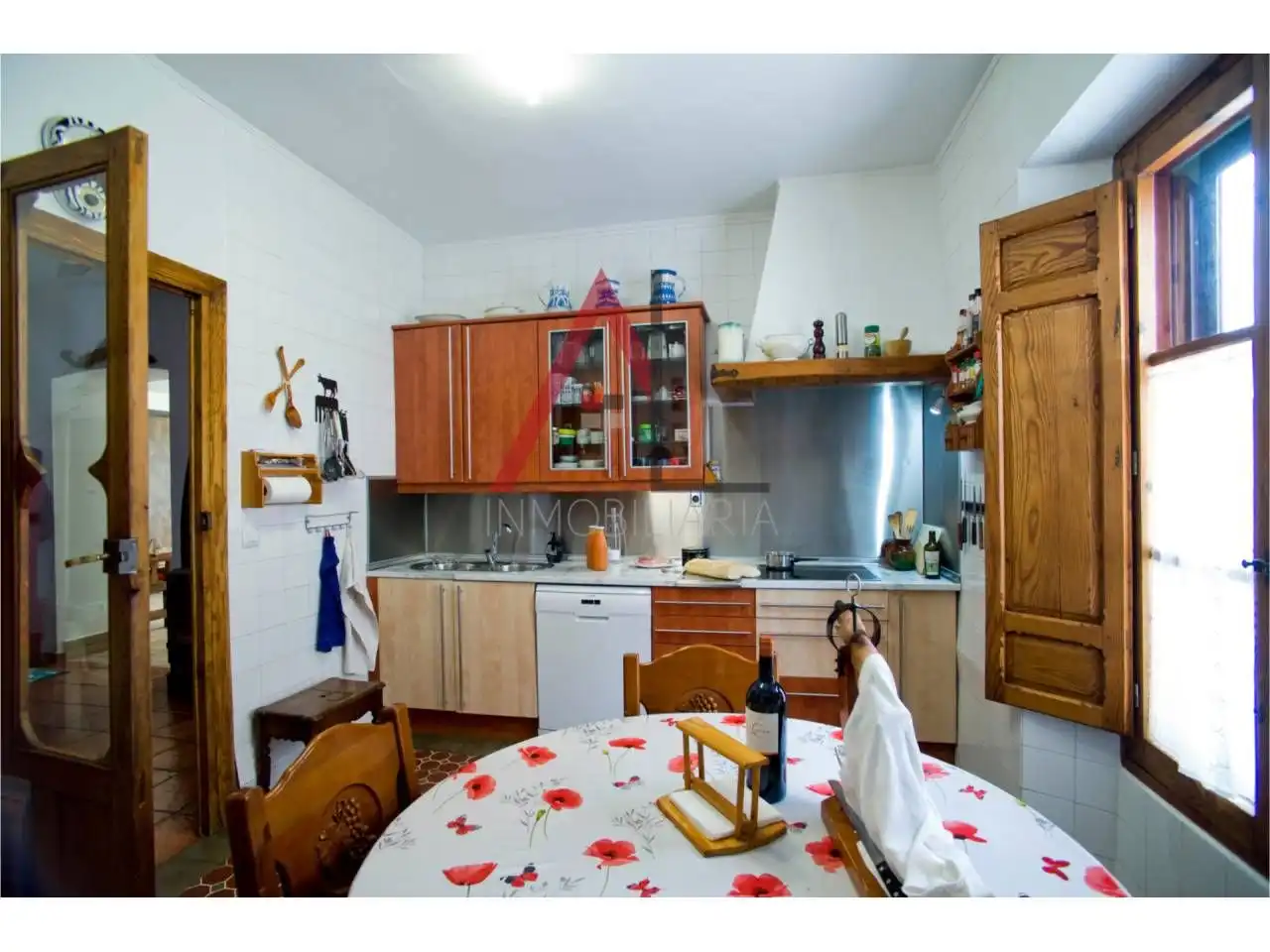 Cuina de Casa o xalet en venda en Santiuste de San Juan Bautista amb Jardí privat, Terrassa i Moblat