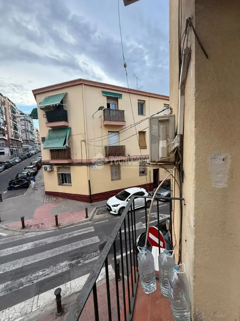 Vista exterior de Pis en venda en Alicante / Alacant amb Aire condicionat i Balcó