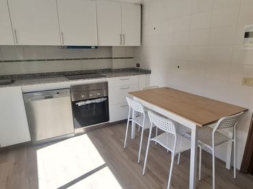 Appartamento con balcone in affitto a Avenida de Castelao