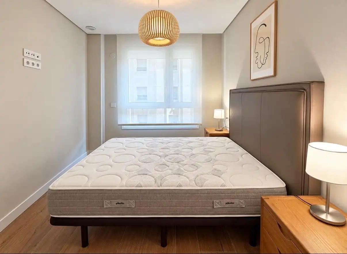 Schlafzimmer von Wohnungen zur Miete in  Pamplona / Iruña mit Klimaanlage, Heizung und Abstellraum