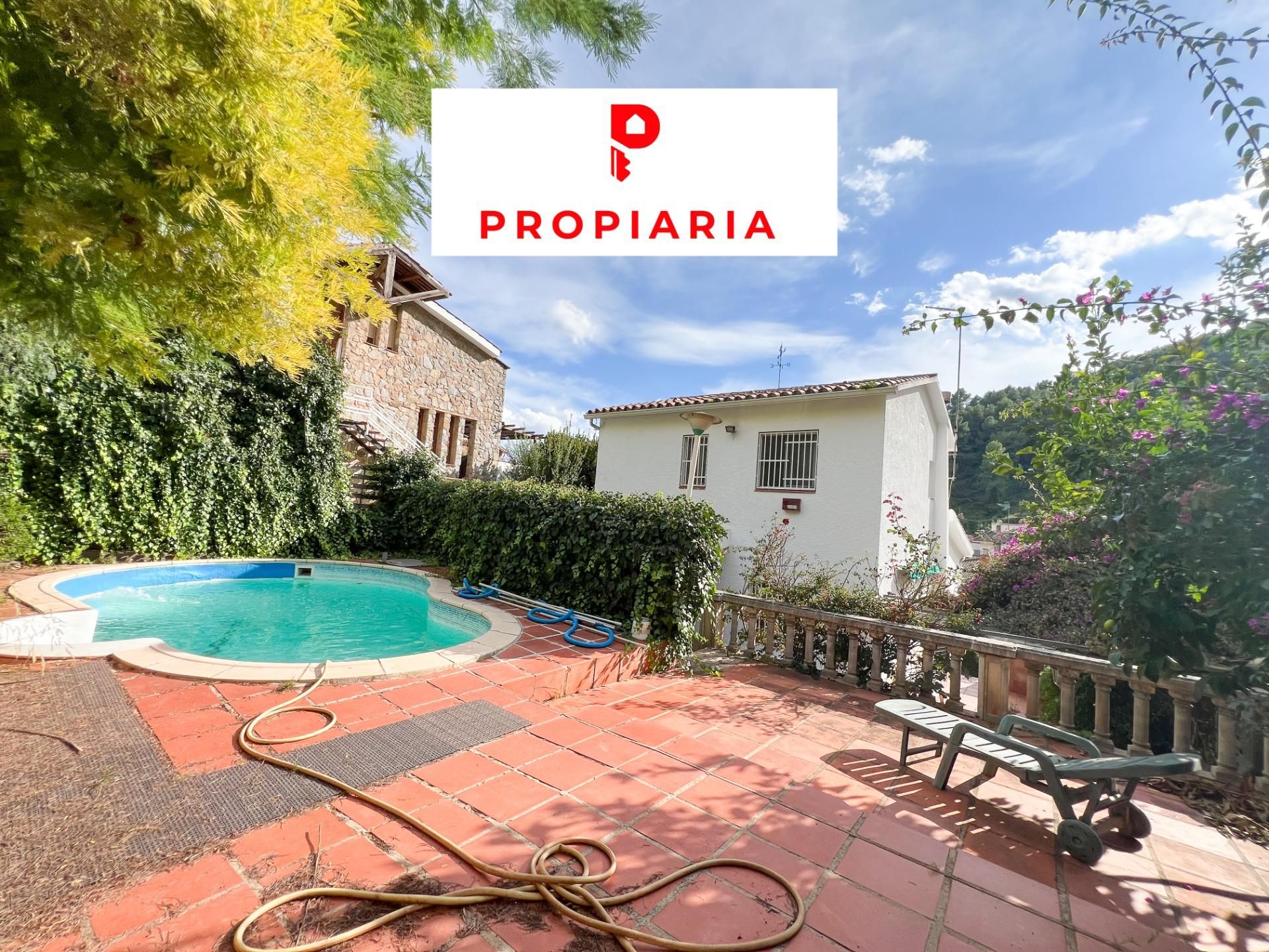 Vista exterior de Casa o xalet en venda en Vallirana amb Aire condicionat, Calefacció i Jardí privat