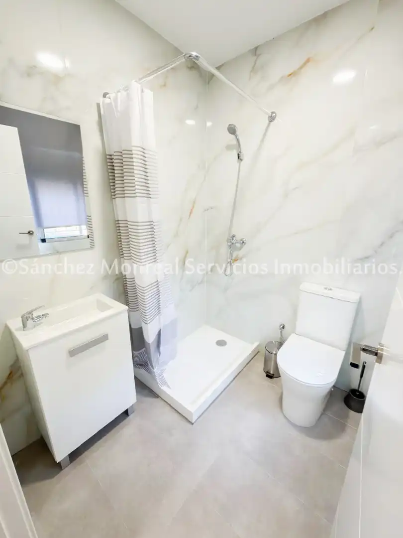 Badezimmer von Wohnung zur Miete in Alcázar de San Juan mit Klimaanlage und Möbliert
