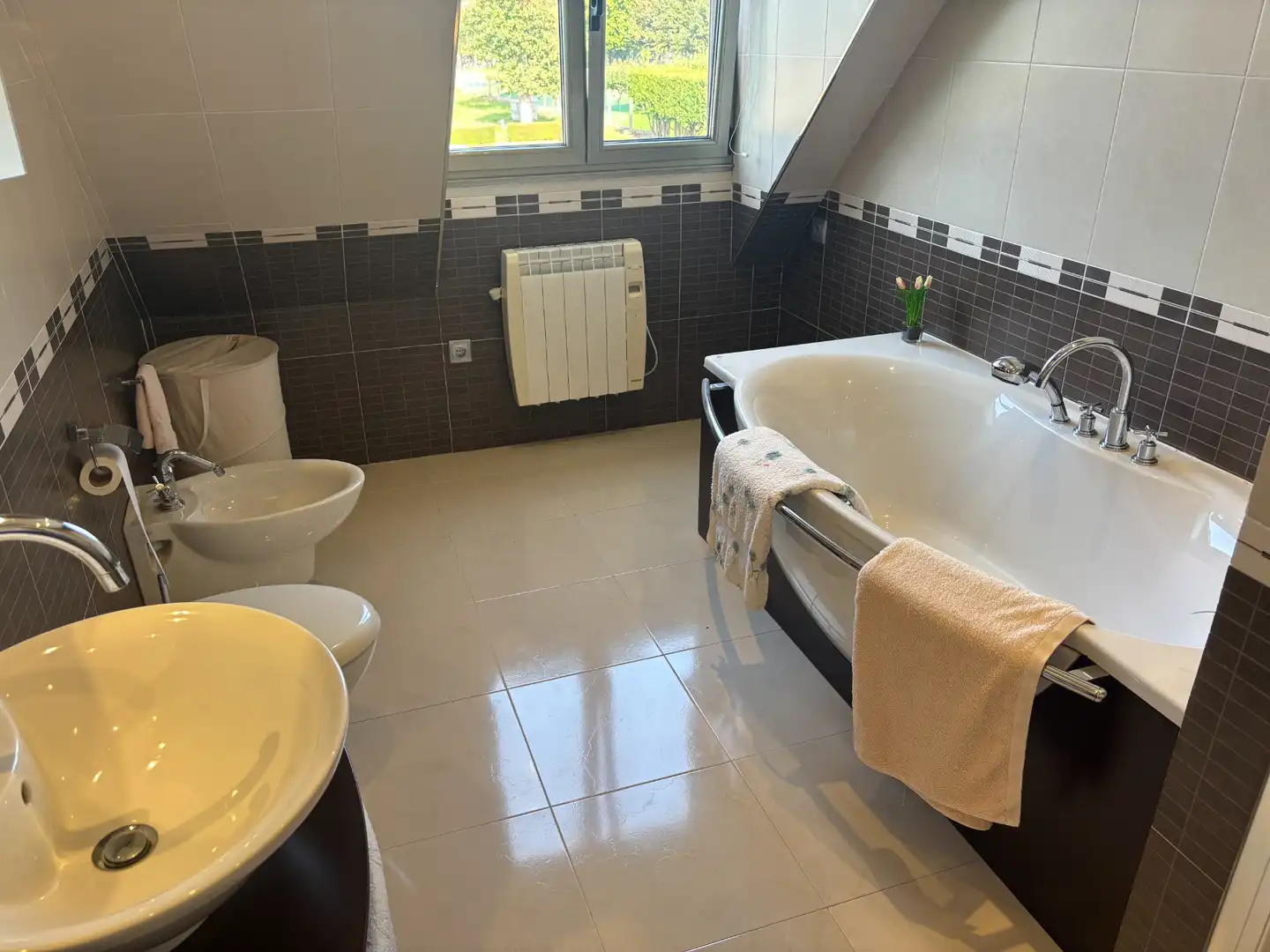 Baño de Casa o chalet en venta en Santiago de Compostela  con Calefacción, Jardín privado y Parquet