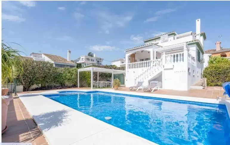 Xalet amb terrassa en venda a Estepona Pueblo, imagen 2
