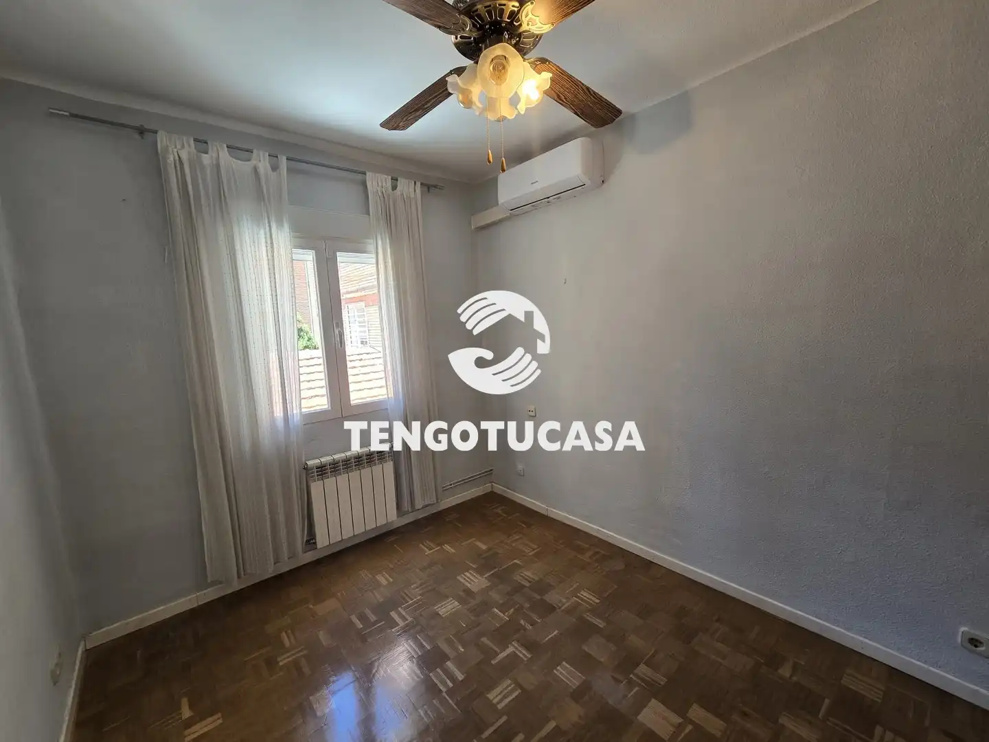 Bedroom of Flat for sale in Madrid  with Air Conditioner, Heating and Parquet flooring