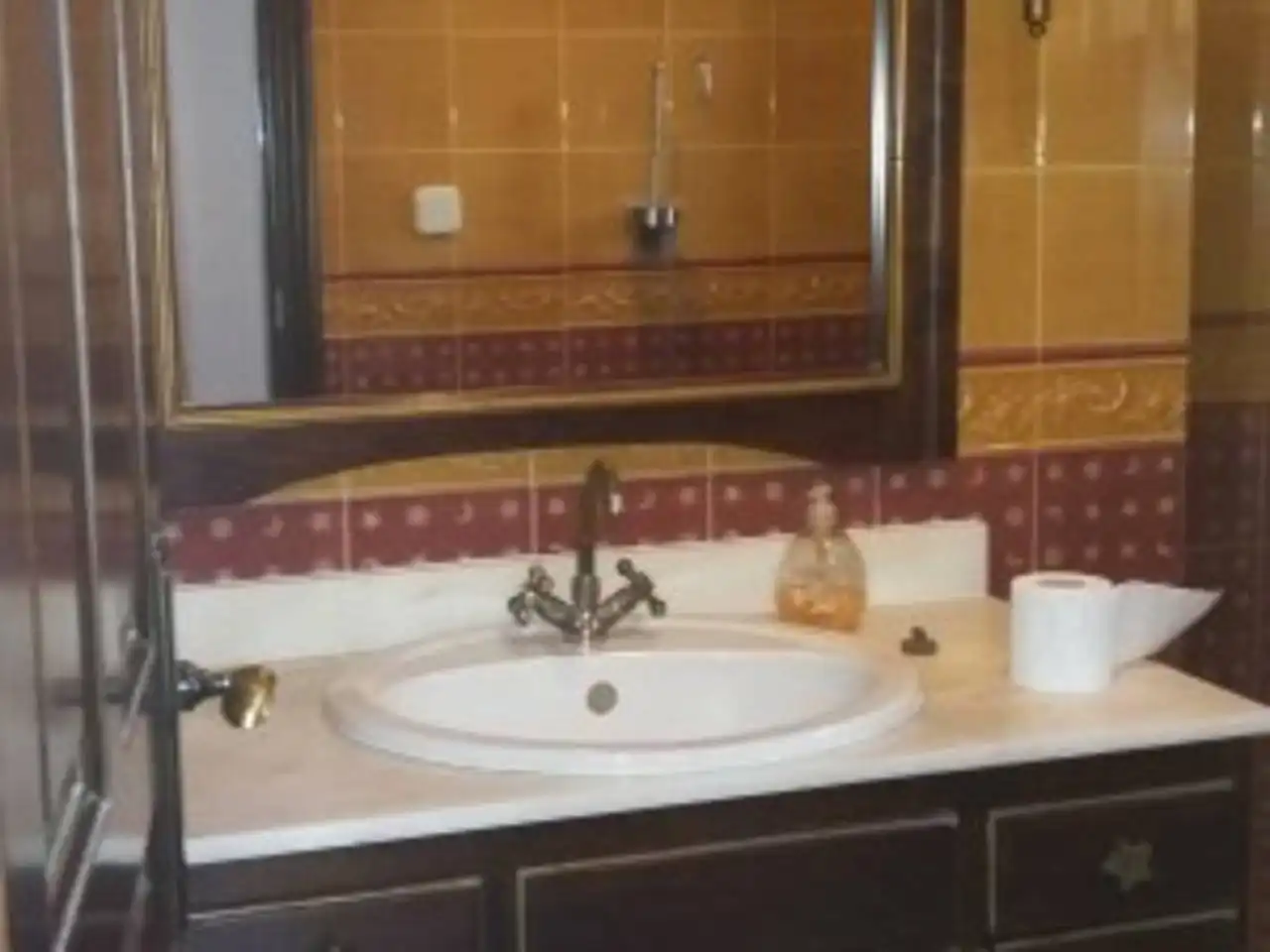Bathroom of Houses for rent in Carmona  with Air Conditioner, Heating and Private garden