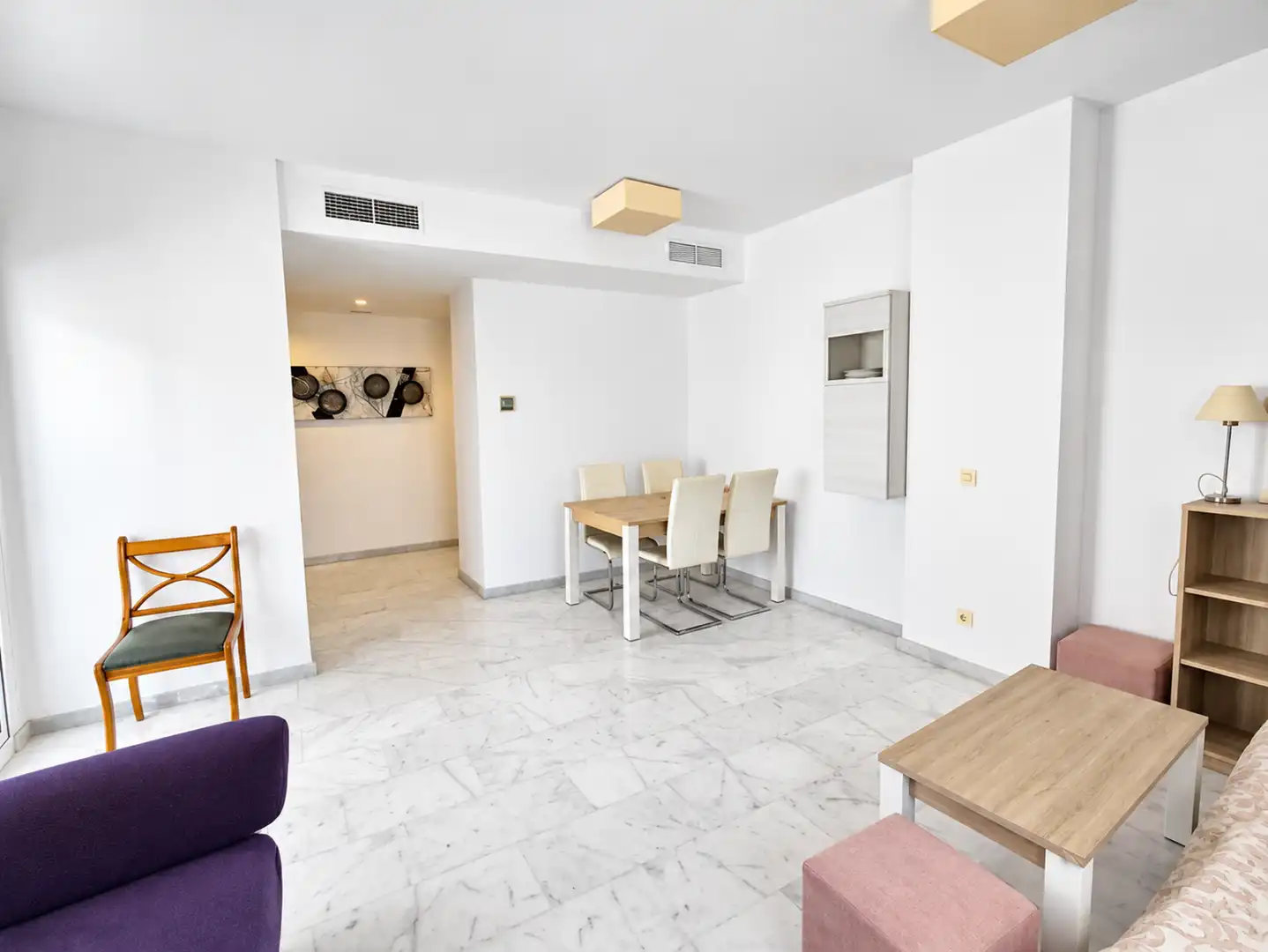 Menjador de Apartament en venda en Estepona amb Aire condicionat, Terrassa i Piscina