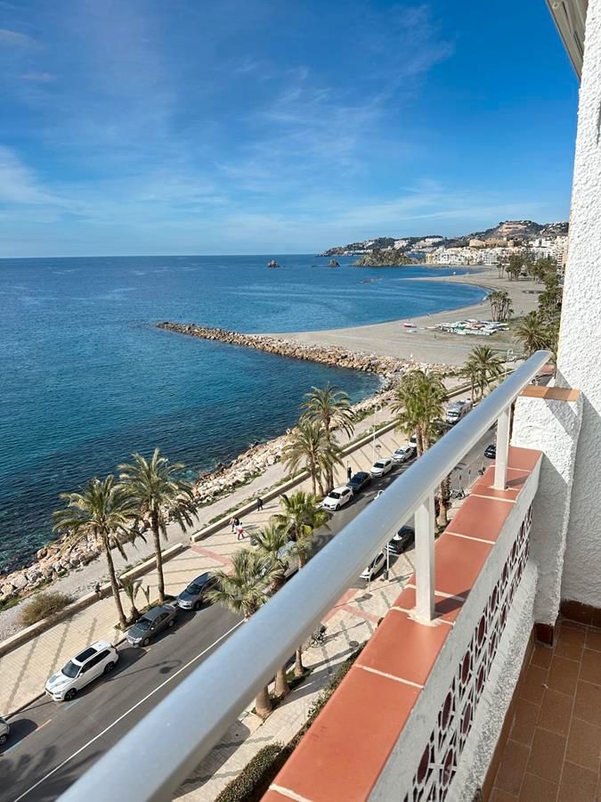 Vista exterior de Apartament de lloguer en Almuñécar amb Aire condicionat, Terrassa i Moblat