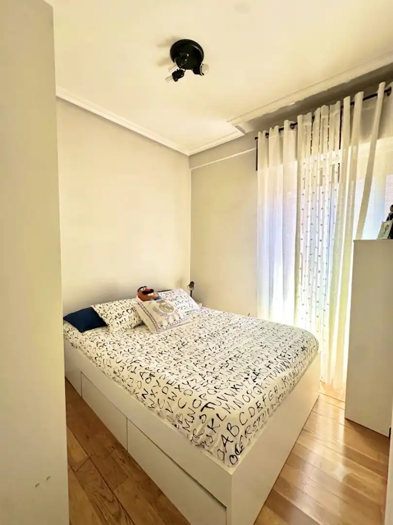 Bedroom of Flat for sale in Valladolid  with Heating and Furnished