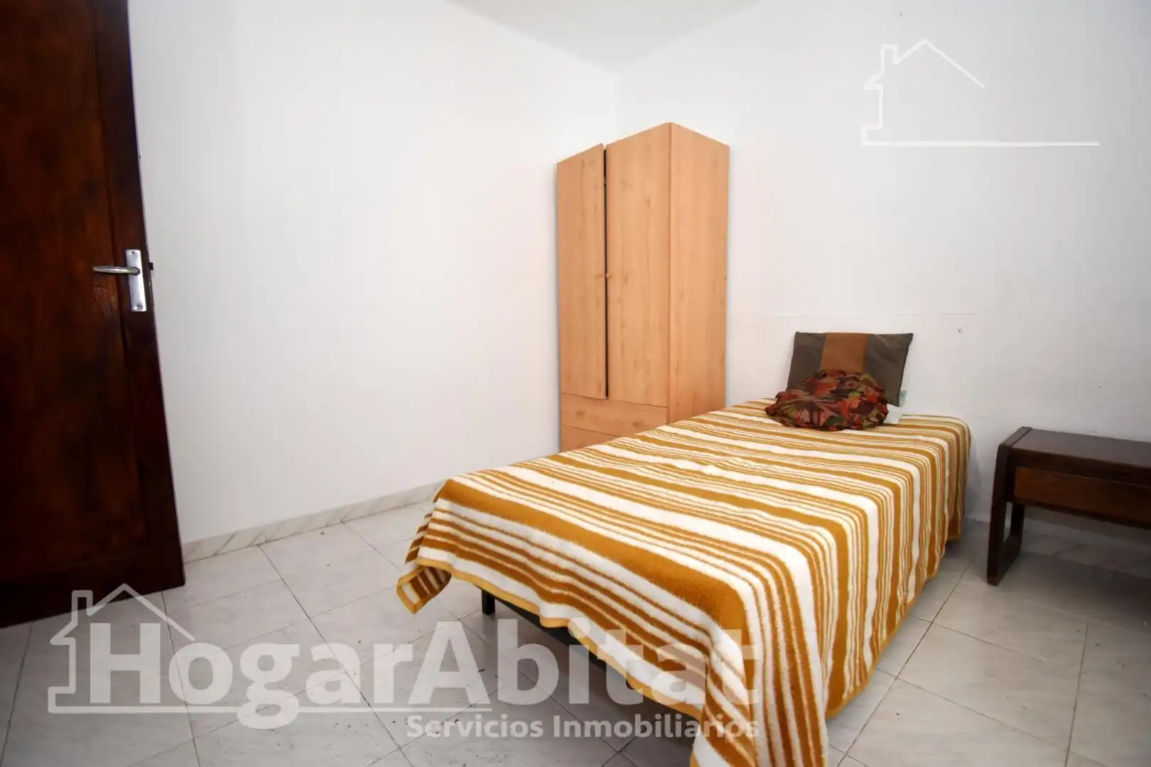 Habitación de Piso en venta en Castellón de la Plana / Castelló de la Plana con Amueblado y Balcón