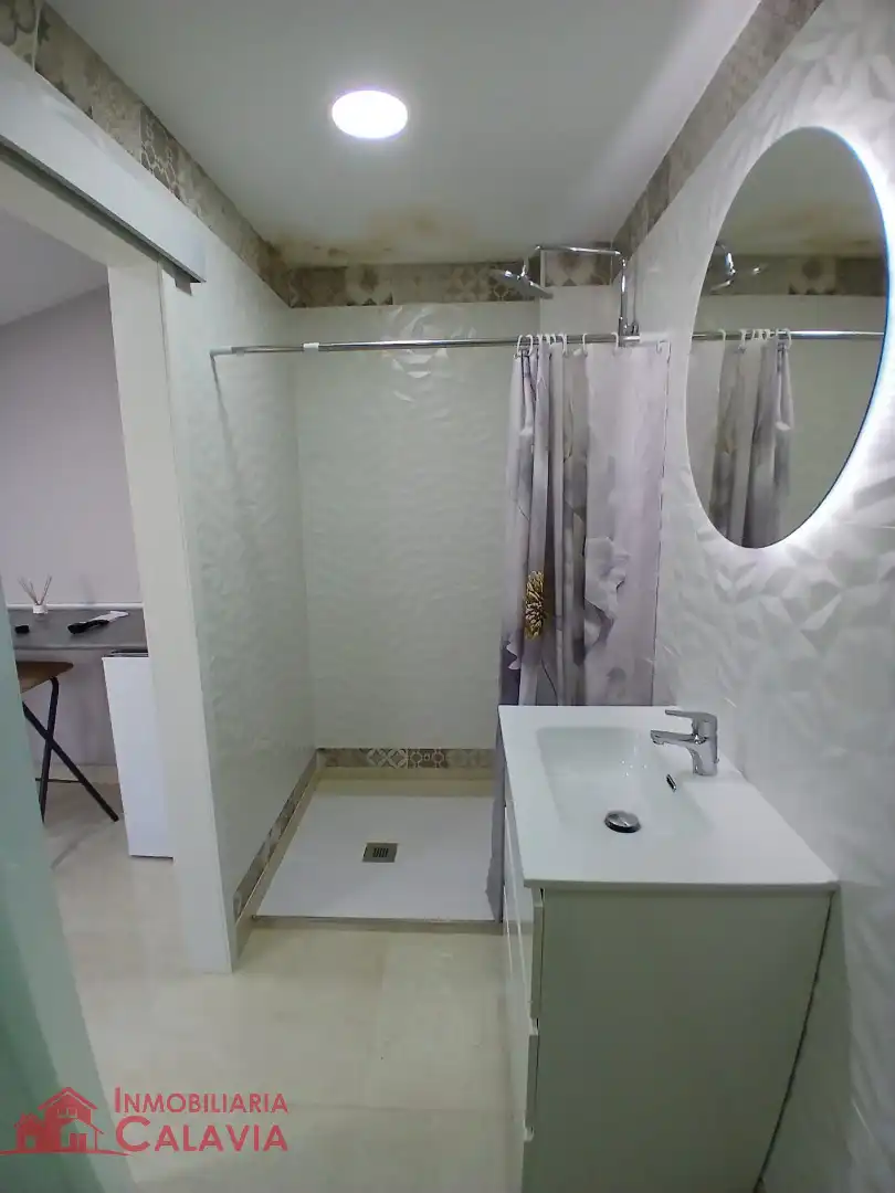 Baño de Apartamento de alquiler en Baeza con Aire acondicionado, Calefacción y Terraza