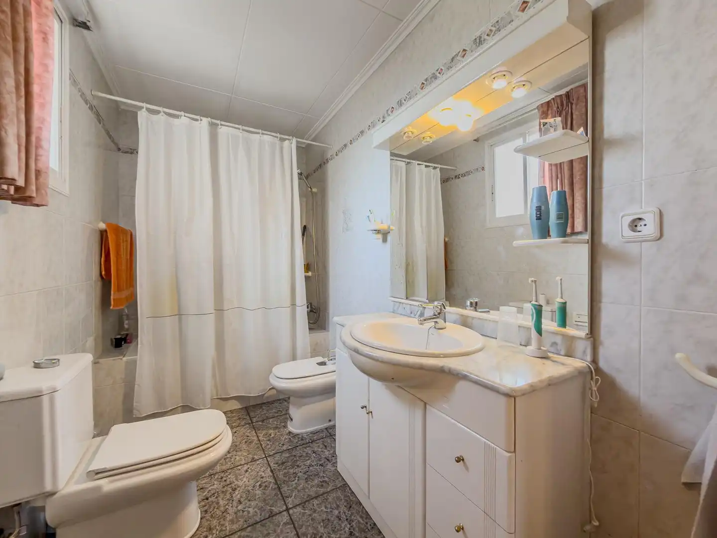 Bathroom of Houses for sale in Terrassa  with Heating, Terrace and Storage room