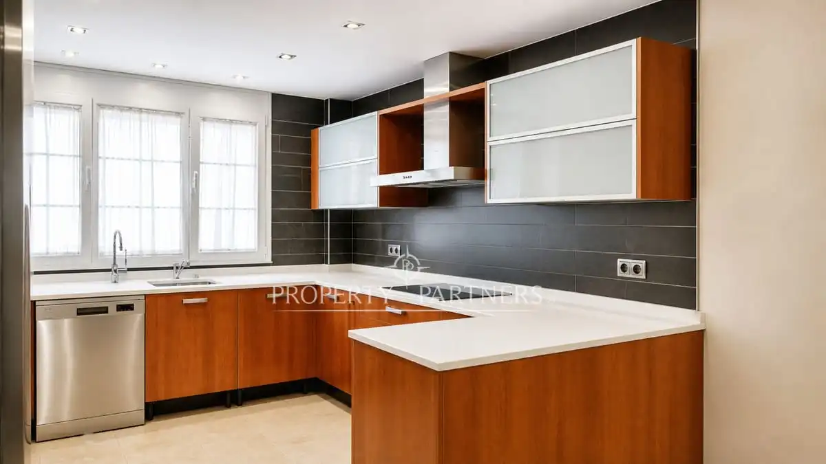 Cocina de Casa adosada en venta en Madrid con Aire acondicionado, Calefacción y Jardín privado