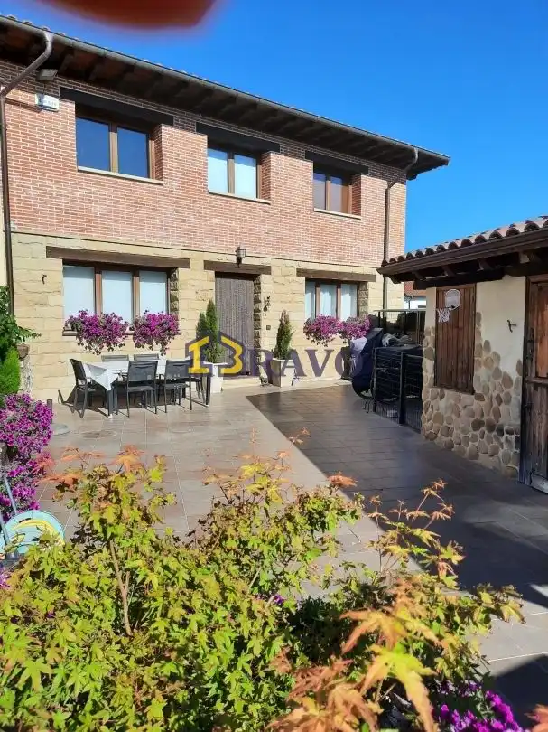 Casa en venda a Medina de Pomar