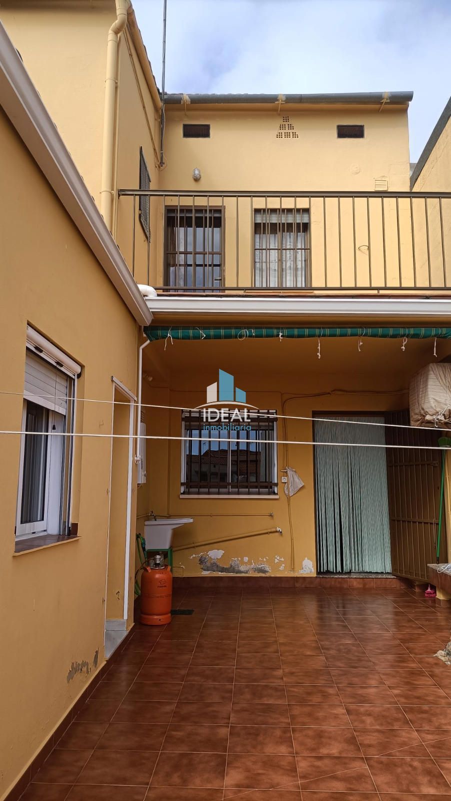 Vista exterior de Casa o xalet en venda en La Haba  amb Aire condicionat, Traster i Moblat