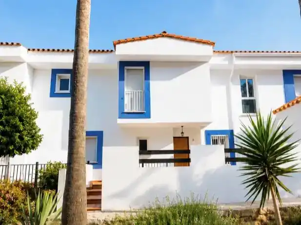 Vista exterior de Àtic en venda en Manilva amb Piscina i Balcó