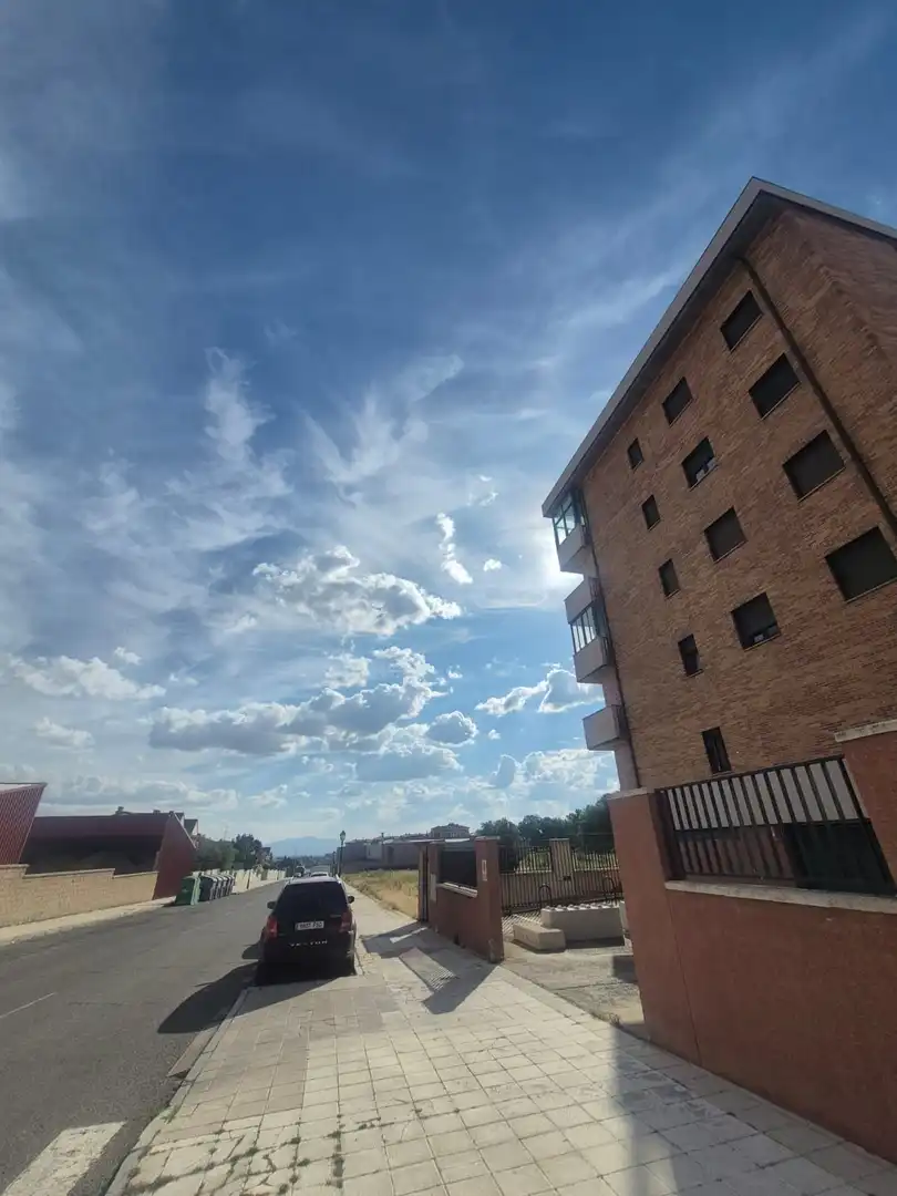 Vista exterior de Àtic en venda en Ávila amb Calefacció, Terrassa i Traster