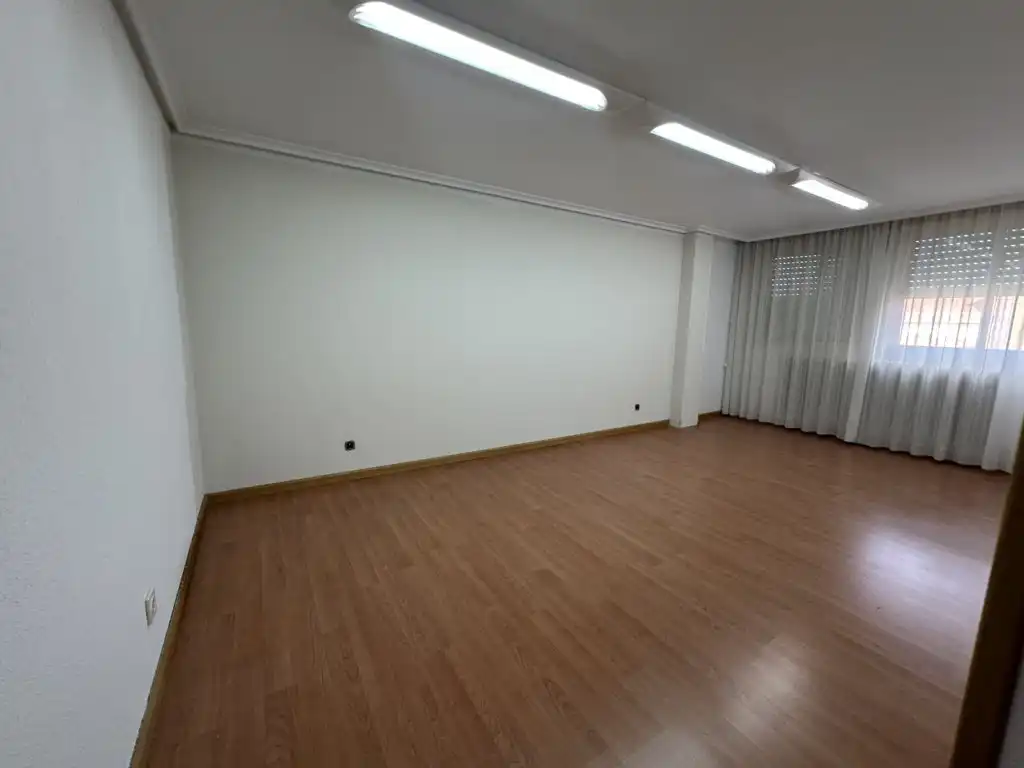 Piso en venta en  Logroño con Calefacción, Parquet y Terraza
