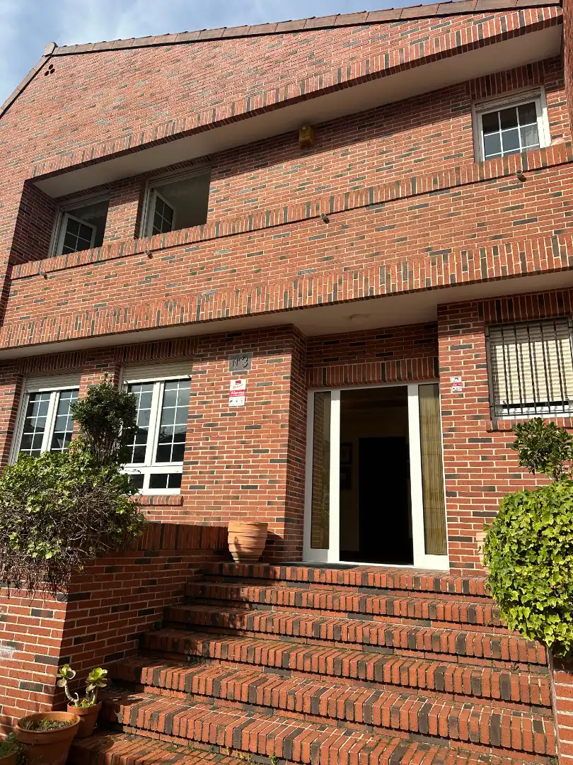 Villa con terrazza in vendita a Calle Bernardo Álvarez Galán 46, imagen 3