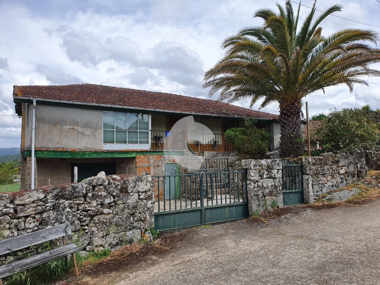 Vista exterior de Casa o xalet en venda en O Pereiro de Aguiar  amb Jardí privat