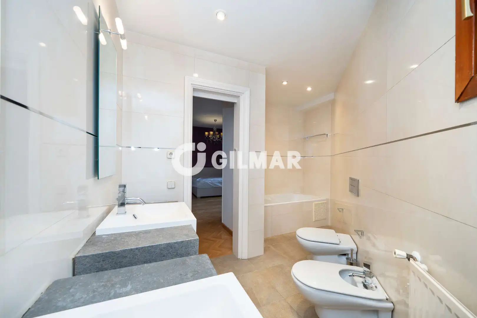 Bany de Casa o xalet en venda en Madrid amb Calefacció, Jardí privat i Piscina