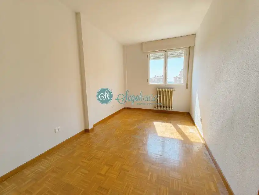 Habitación de Piso en venta en San Cristóbal de Segovia con Calefacción, Trastero y Balcón