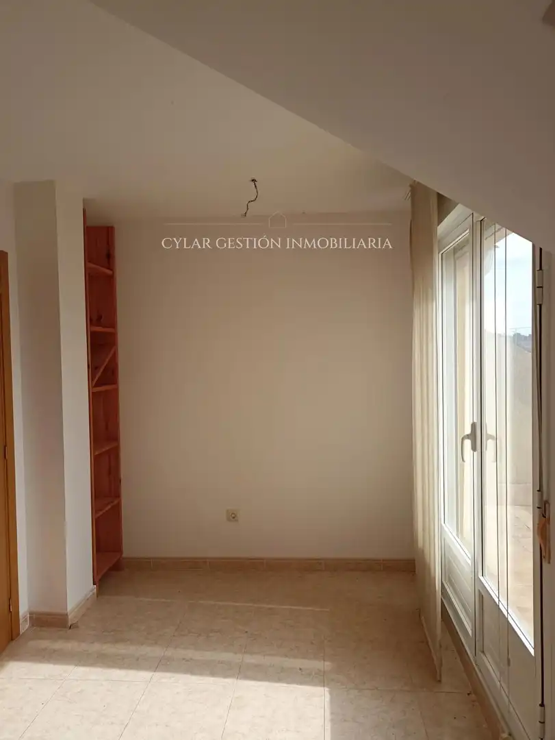 Habitación de Ático en venta en Mozárbez con Calefacción, Terraza y Balcón