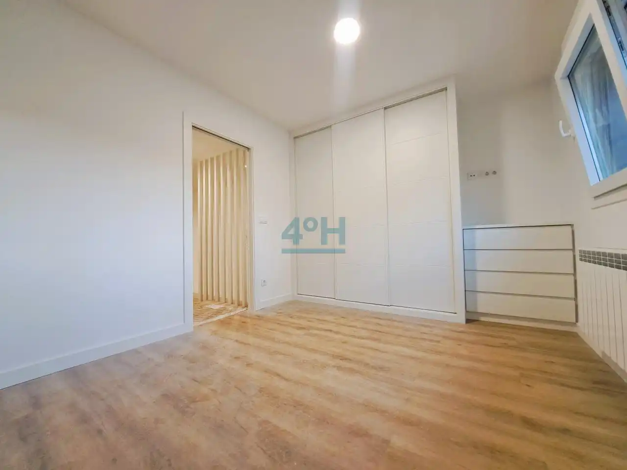 Dormitori de Apartament en venda en Ourense Capital  amb Calefacció i Terrassa
