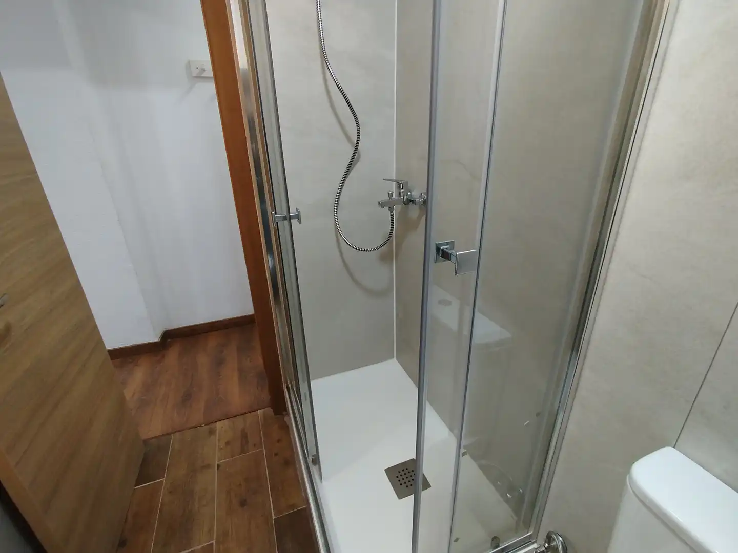 Bany de Pis de lloguer en Madrid amb Aire condicionat, Calefacció i Moblat
