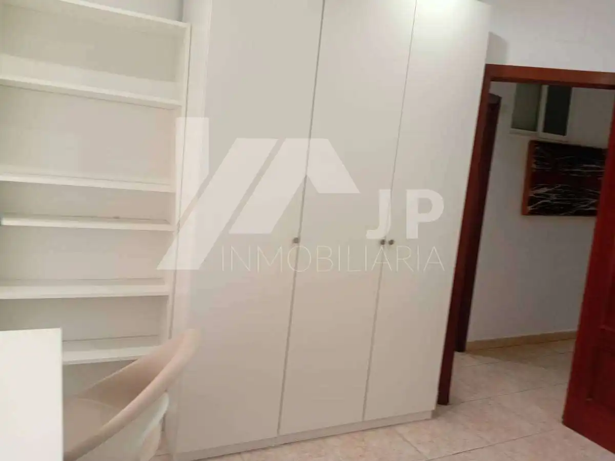Wohnung zur Miete in Calle Buensuceso, Centro - Sagrario