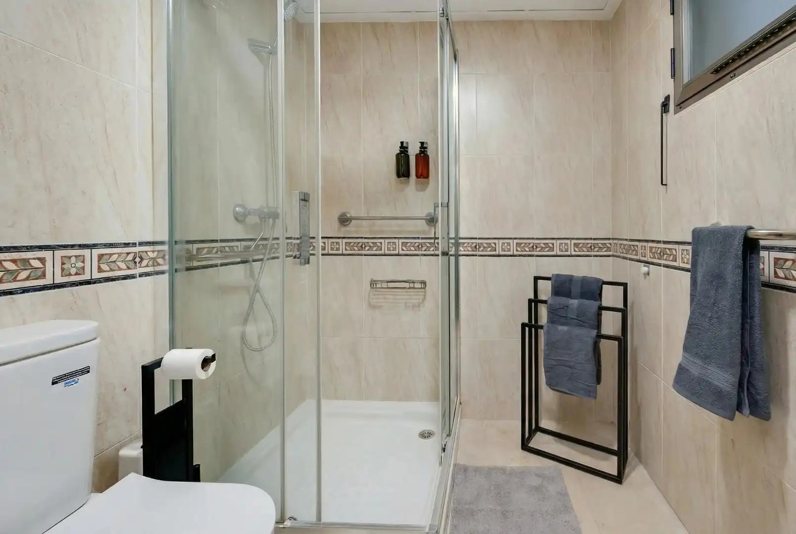 Bathroom of Flat for rent in Torrevieja  with Terrace and Furnished