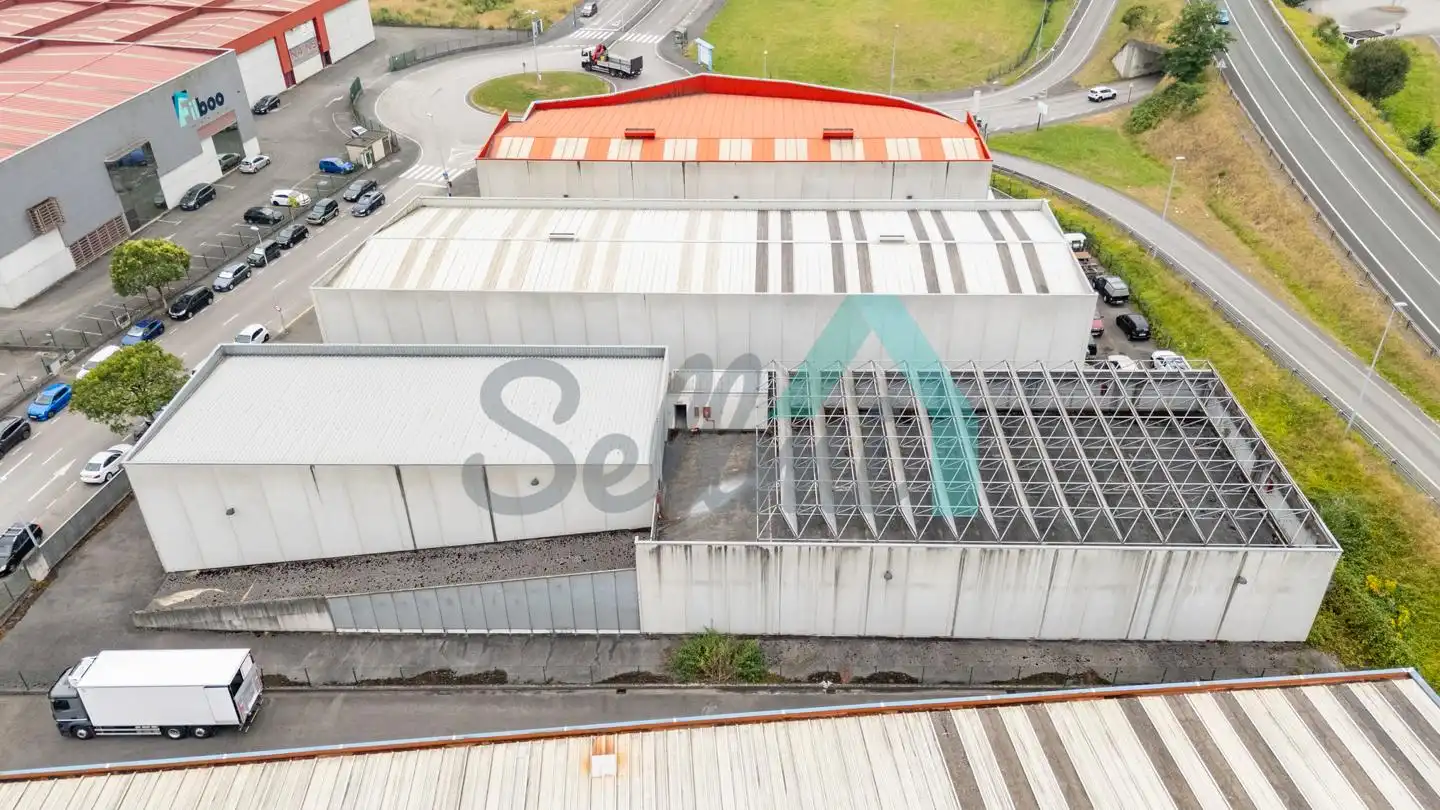 Vista exterior de Nave industrial en venta en Oviedo 
