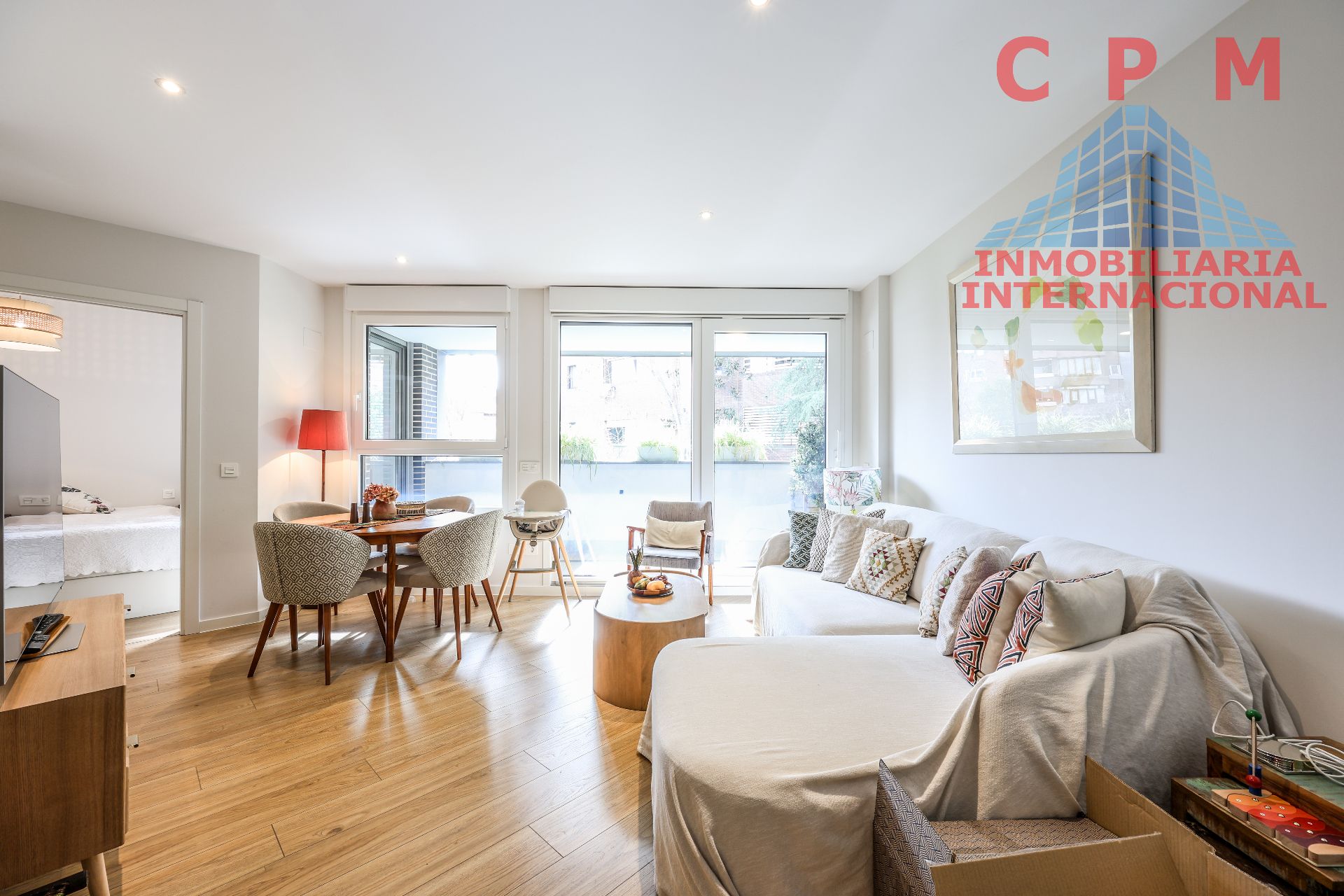 Living room of Flat for rent in  Madrid Capital  with Air Conditioner, Heating and Parquet flooring