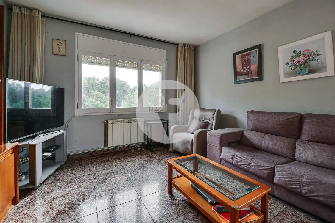 Sala d'estar de Casa o xalet en venda en Lliçà de Vall amb Calefacció, Terrassa i Piscina