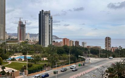 Vista exterior de Apartament en venda en Benidorm amb Aire condicionat, Jardí privat i Terrassa