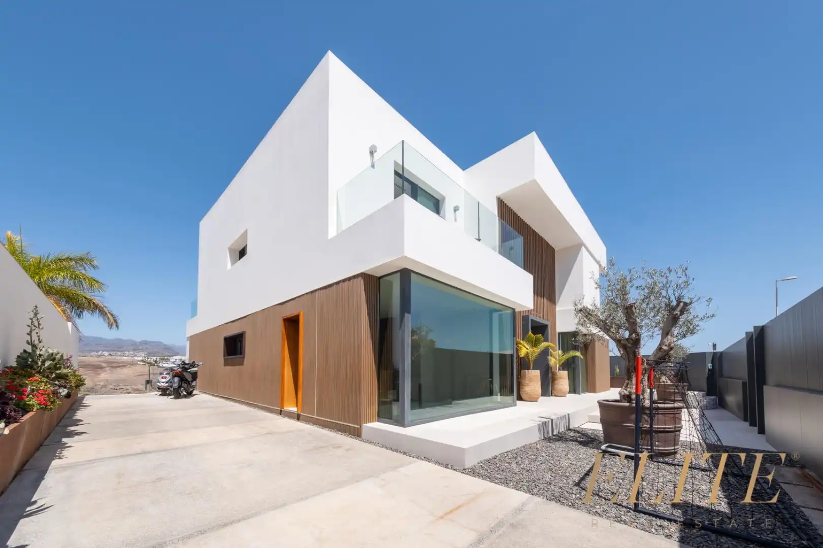Vista exterior de Casa o chalet en venta en San Bartolomé de Tirajana con Aire acondicionado, Jardín privado y Terraza