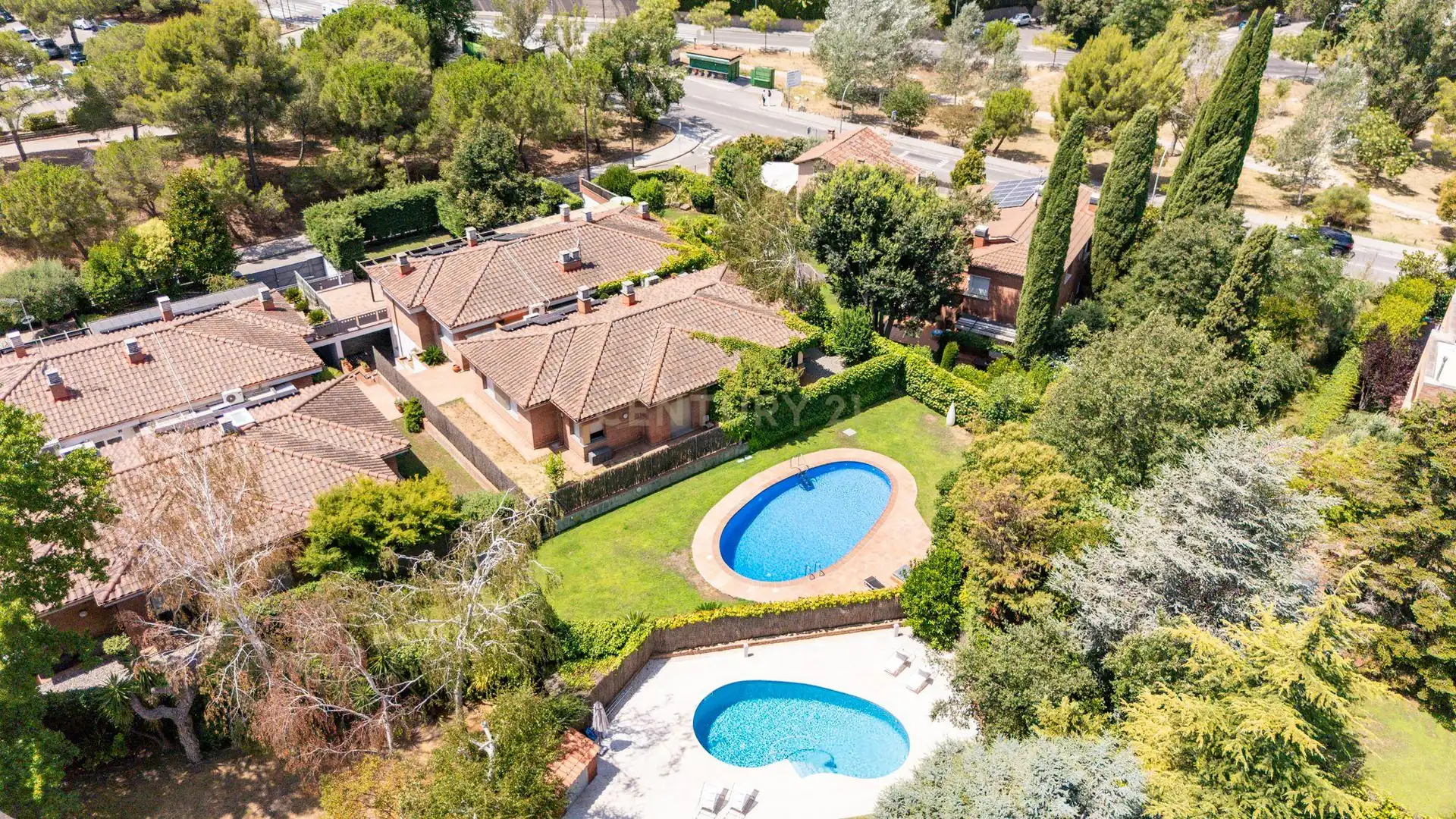 Exterior view of Houses for sale in Sant Cugat del Vallès