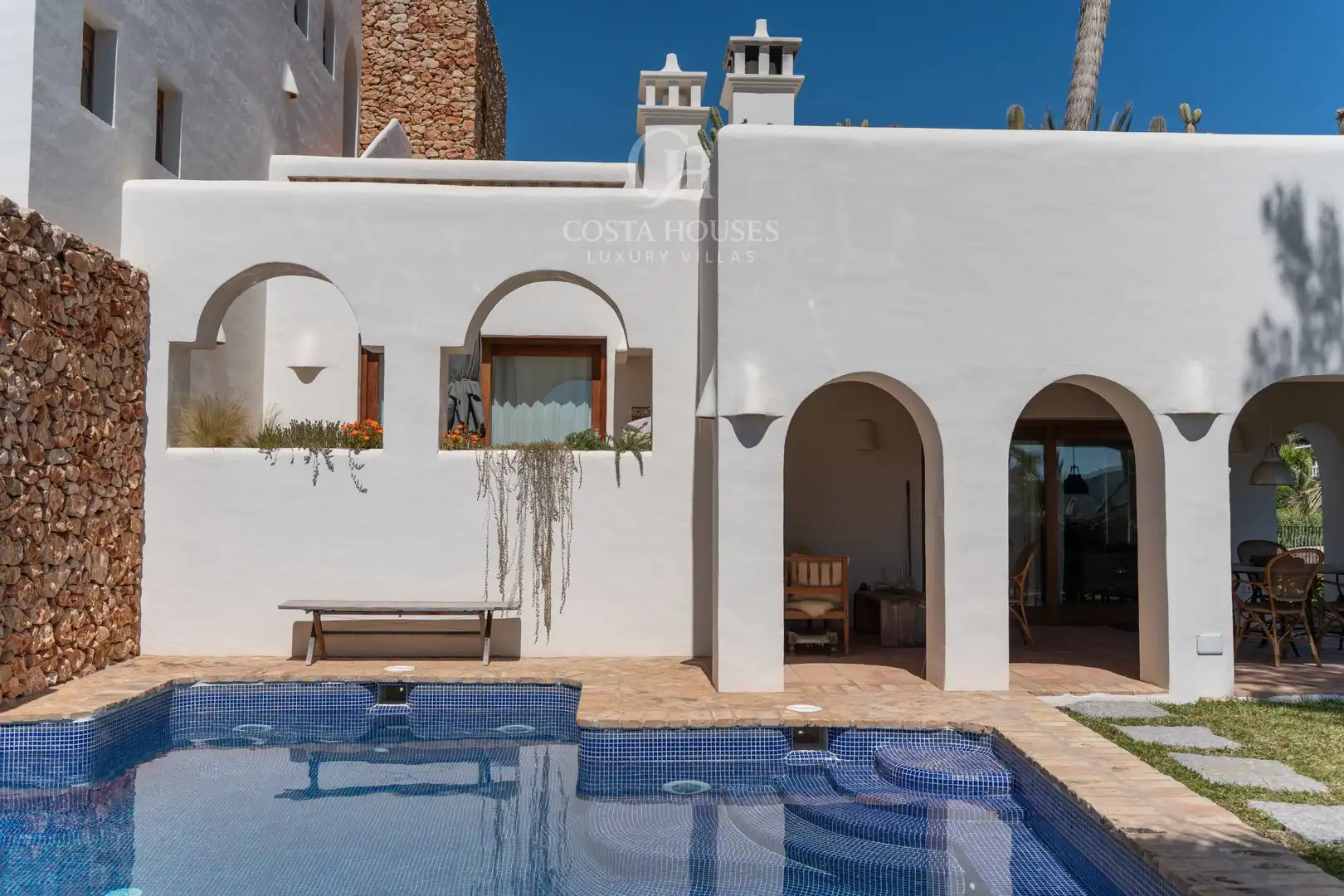 Vista exterior de Casa o xalet en venda en Moraira amb Aire condicionat, Calefacció i Jardí privat