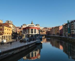 Vista exterior de Local en venda en Bilbao  amb Aire condicionat, Calefacció i Moblat